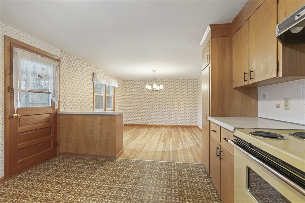 6 Myrtle Street Mendon, MA 01756 - Photo 11 of 29