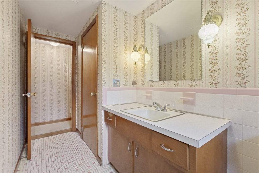 6 Myrtle Street Mendon, MA 01756 - Photo 20 of 29