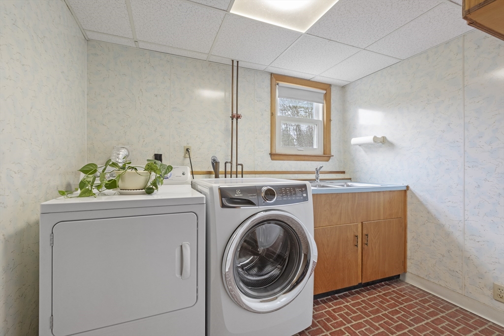 6 Myrtle Street Mendon, MA 01756 - Photo 24 of 29