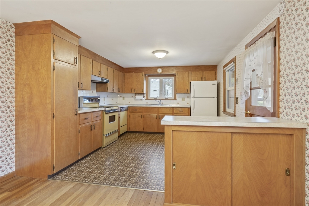 6 Myrtle Street Mendon, MA 01756 - Photo 7 of 29