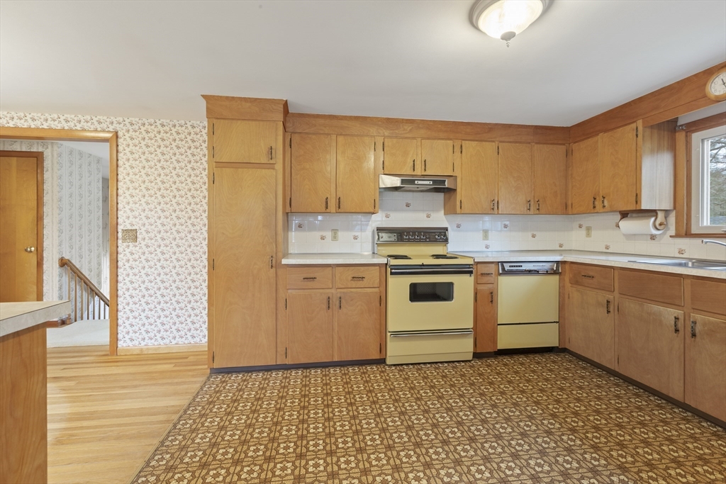 6 Myrtle Street Mendon, MA 01756 - Photo 9 of 29