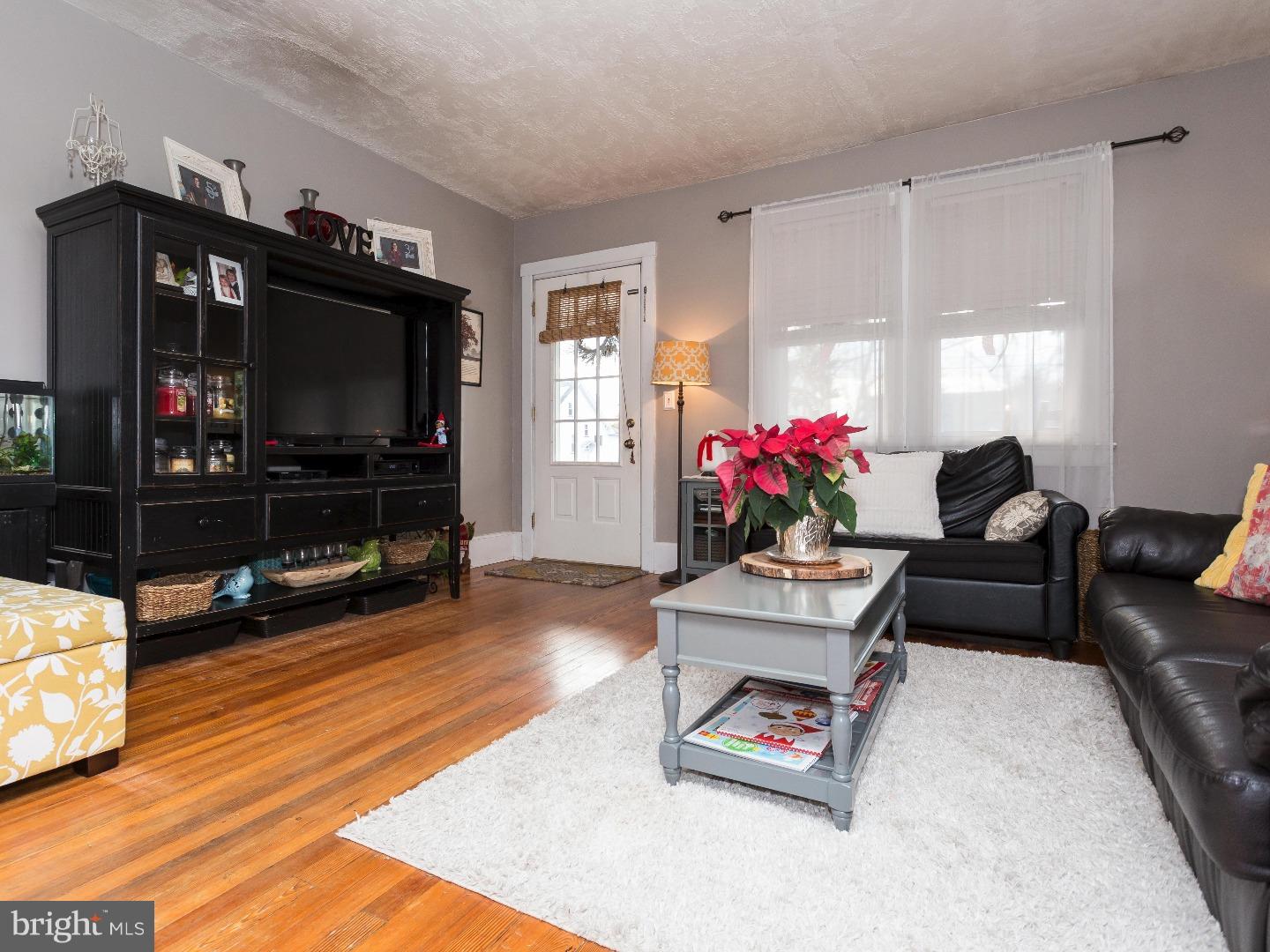 305 Lippincott Avenue Riverside, NJ 08075 - Photo 4 of 21