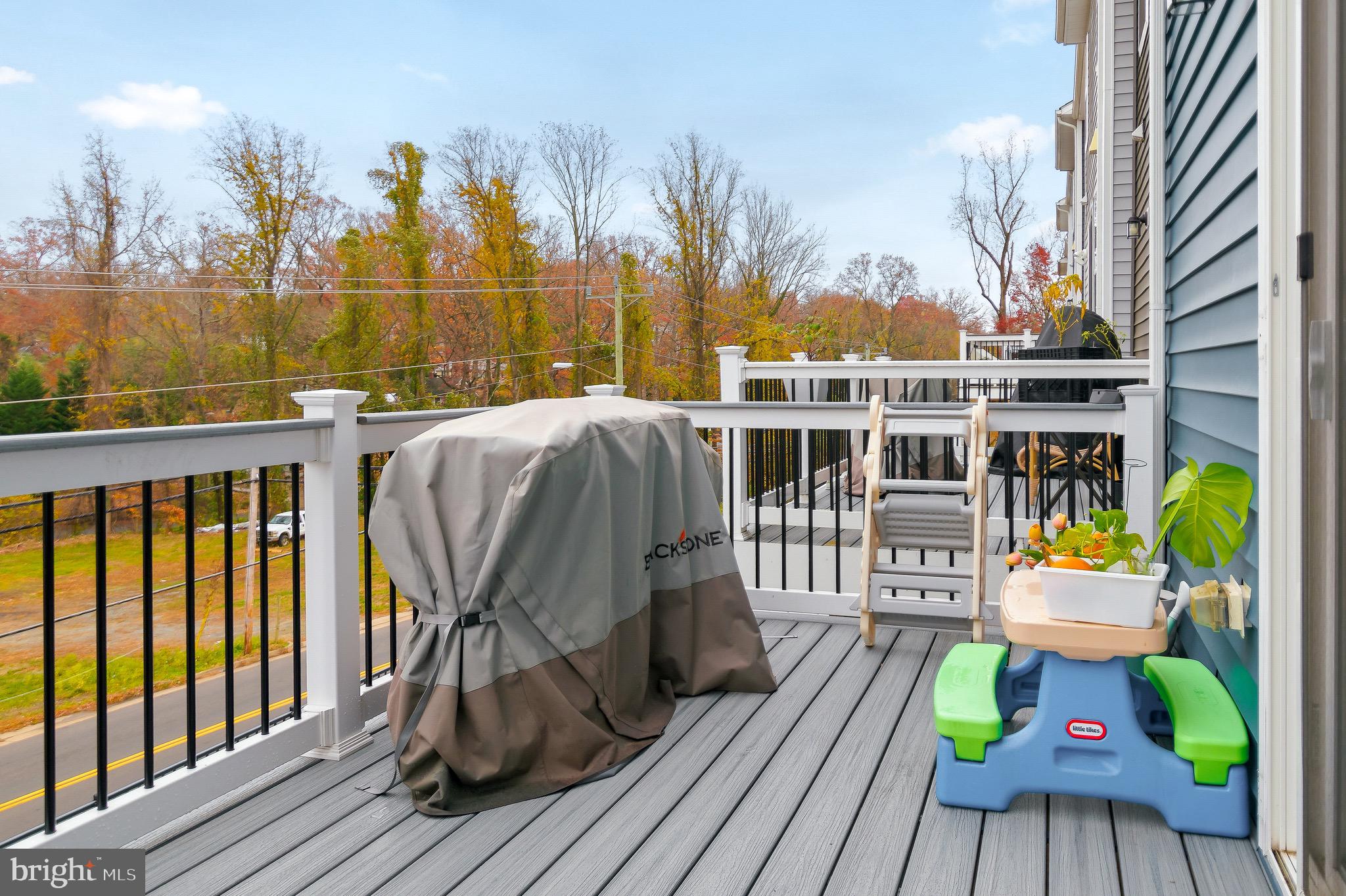 18245 Summit Pointe Drive Triangle, VA 22172 - Photo 15 of 45 a view of balcony with furniture and wooden floor