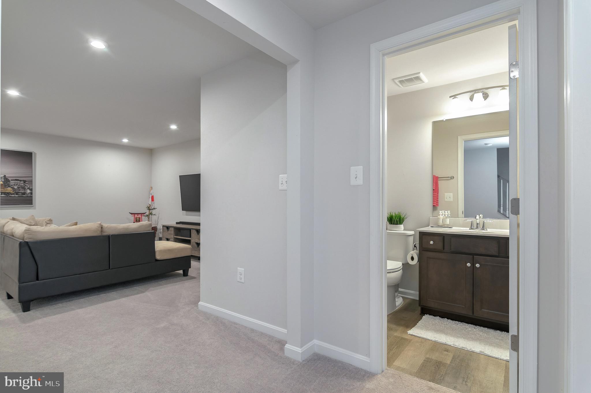 18245 Summit Pointe Drive Triangle, VA 22172 - Photo 32 of 45 a large bathroom with a double vanity sink mirror and bathtub
