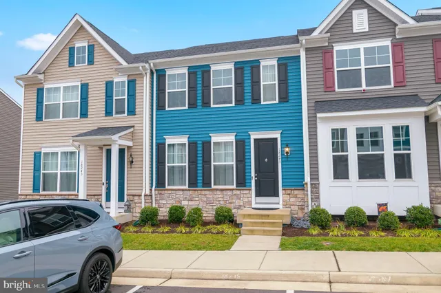 $545,000 | 18245 Summit Pointe Drive, Triangle, VA 22172