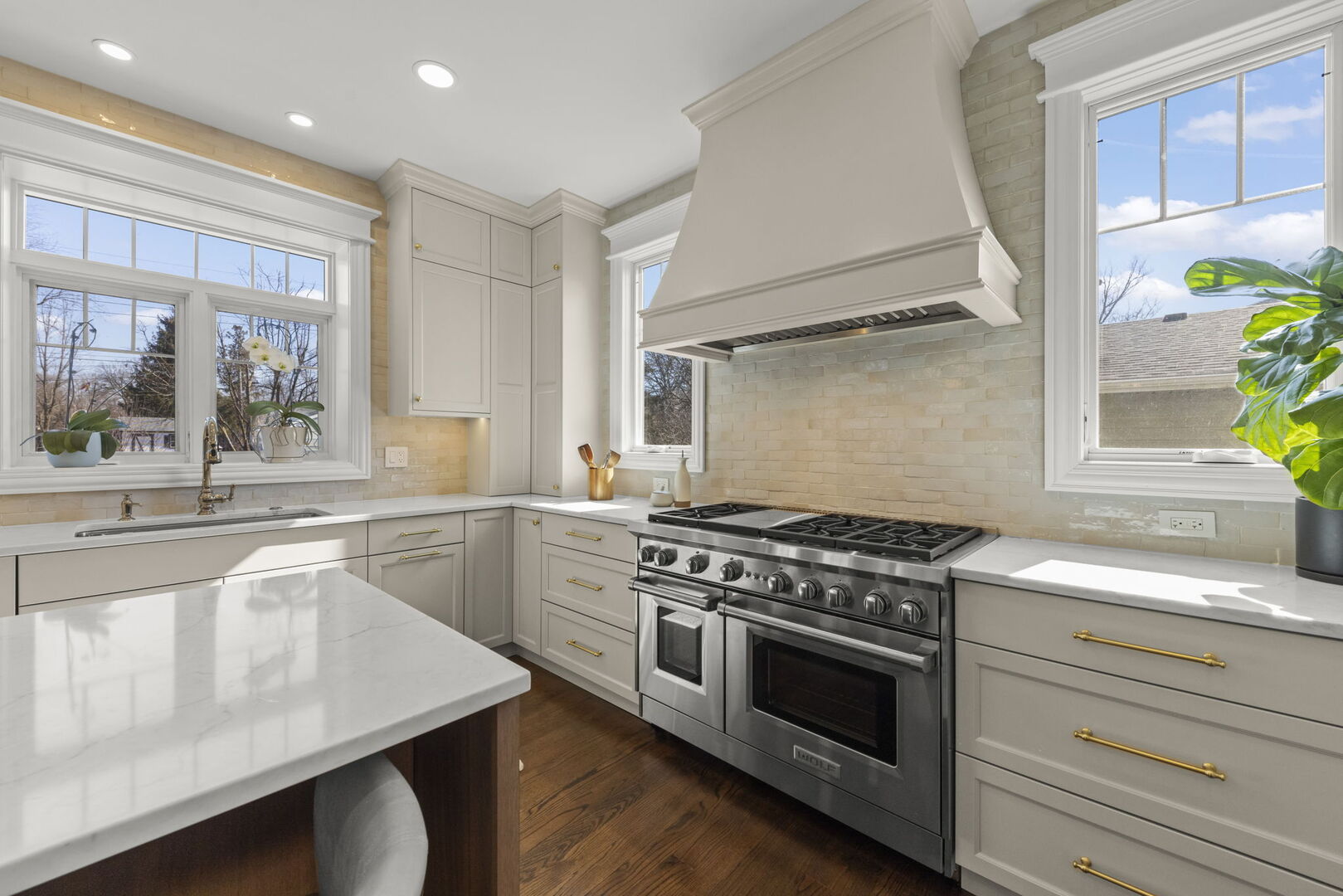 1723 Driving Park Road Wheaton, IL 60187 - Photo 12 of 43 Gallery Image 12