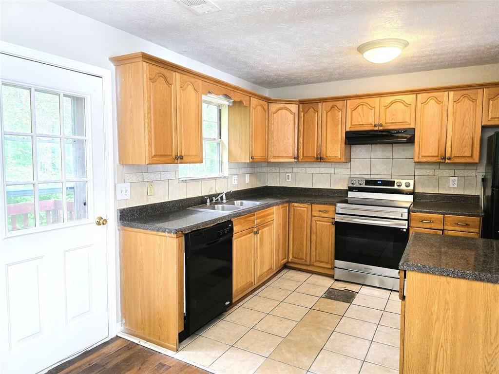 3163 Aberdeen Way Lithonia, GA 30038 - Photo 2 of 31
