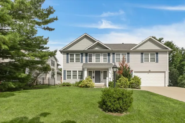 $825,000 | 927 South Charlotte Street, Lombard, IL 60148