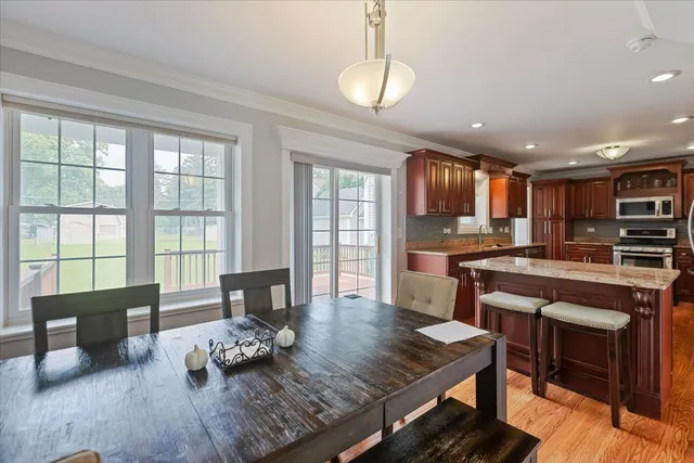 $825,000 | 927 South Charlotte Street, Lombard, IL 60148