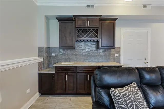 $825,000 | 927 South Charlotte Street, Lombard, IL 60148