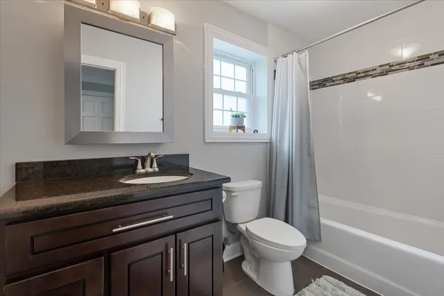 $825,000 | 927 South Charlotte Street, Lombard, IL 60148