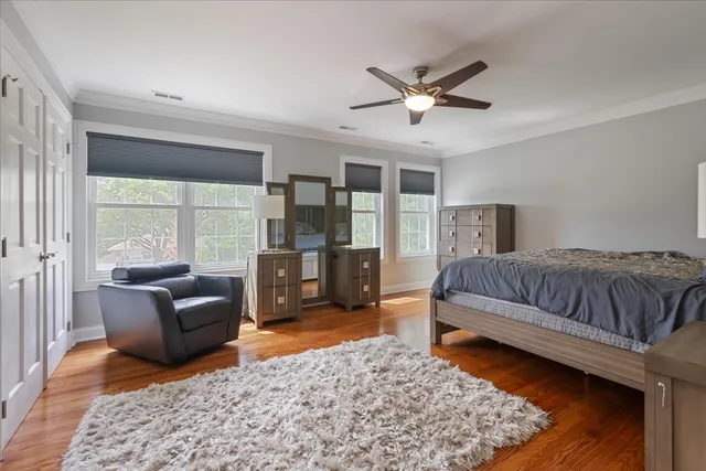 $825,000 | 927 South Charlotte Street, Lombard, IL 60148