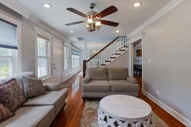 $825,000 | 927 South Charlotte Street, Lombard, IL 60148