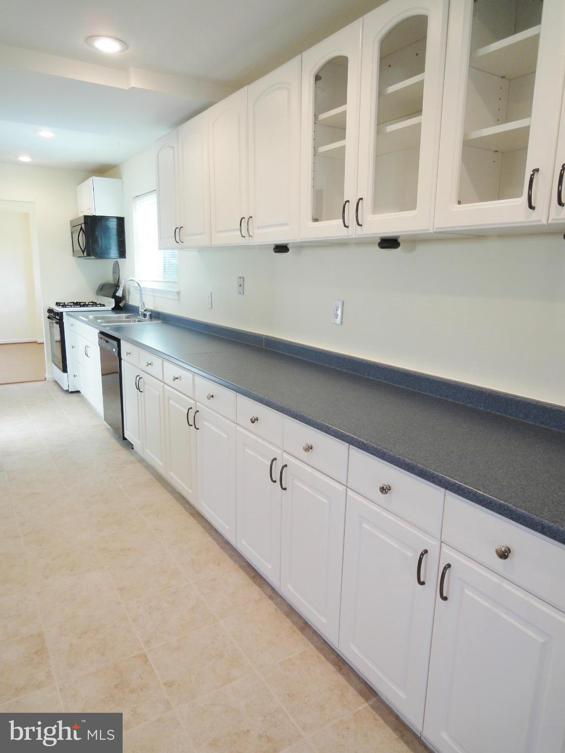 8903 Victoria Road Springfield, VA 22151 - Photo 8 of 26 Kitchen