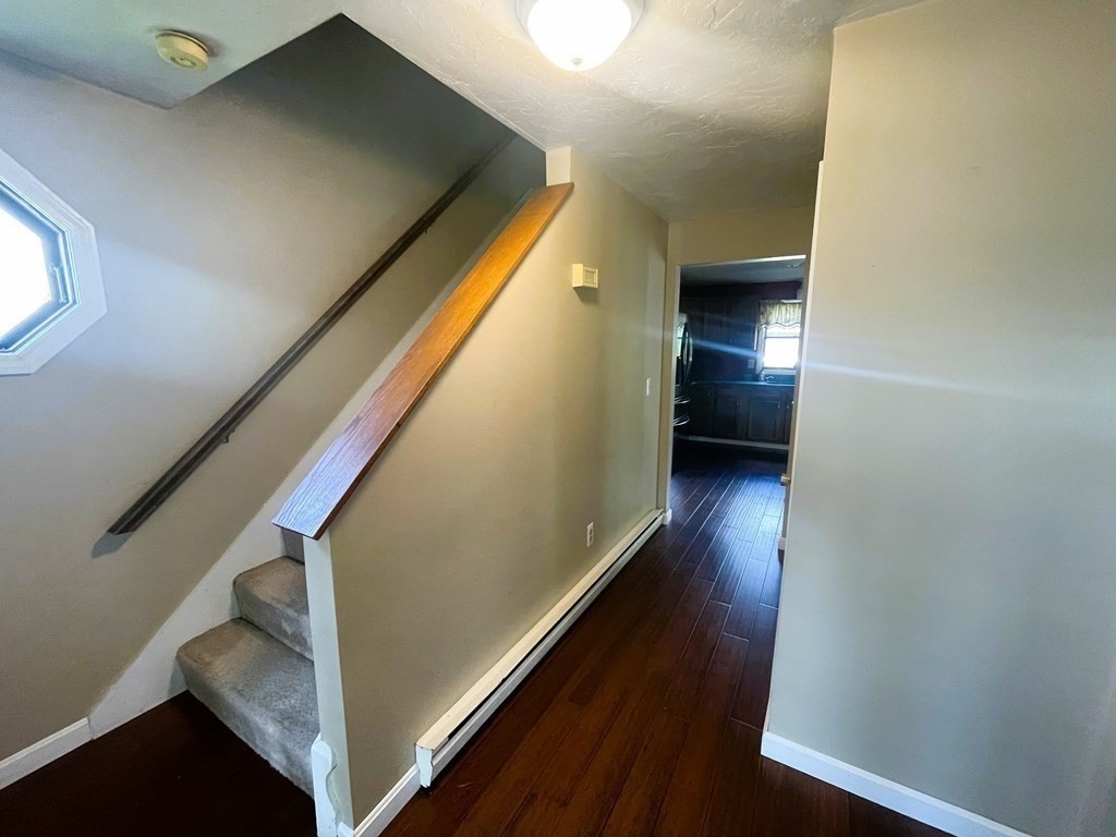16 Colonial Road Webster, MA 01570 - Photo 11 of 19