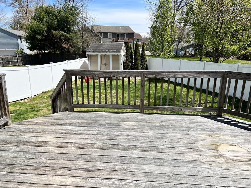 16 Colonial Road Webster, MA 01570 - Photo 5 of 19