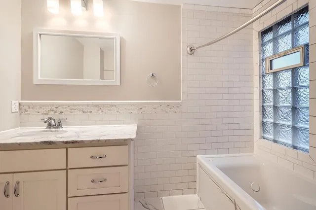 $2,399 | 1156 Marion Street, St. Paul, MN 55117