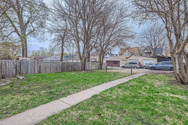 $2,399 | 1156 Marion Street, St. Paul, MN 55117