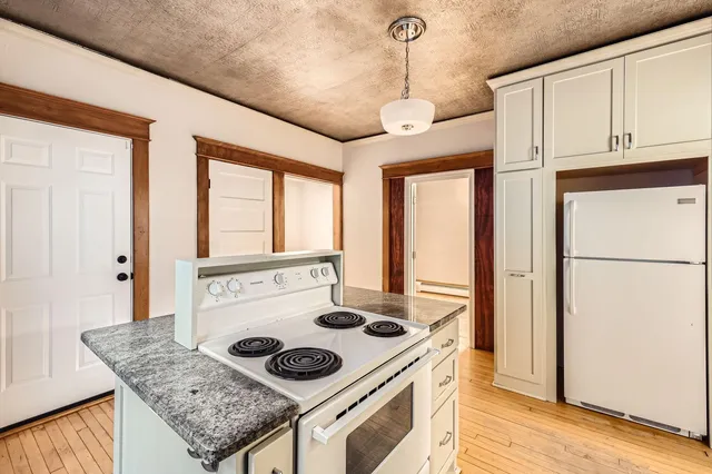 $2,399 | 1156 Marion Street, St. Paul, MN 55117