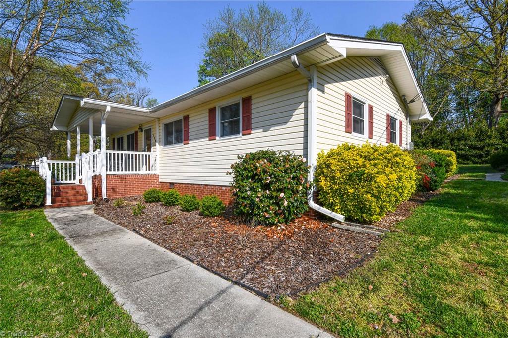 106 Perry Road Jamestown, NC 27282 - Photo 4 of 36 Gallery Image 4