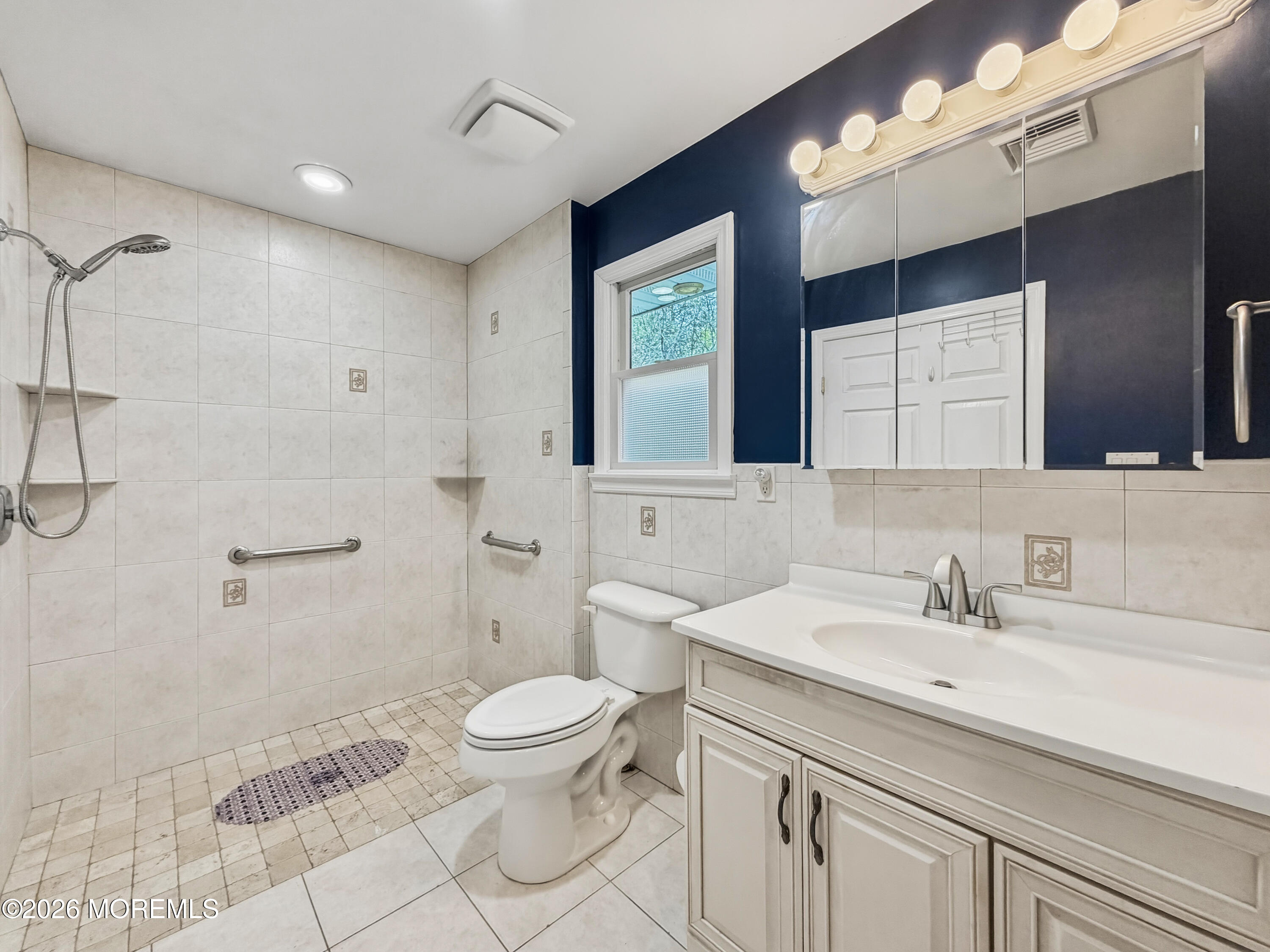 379 East Bird Village Road Jackson, NJ 08527 - Photo 33 of 43 Inlaw suite.bathrm