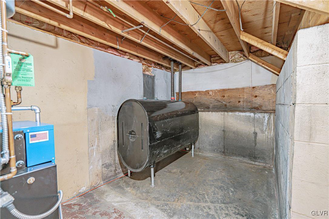 551 Birch Road Hazleton, PA 18202 - Photo 36 of 44 a utility room with dryer and washer