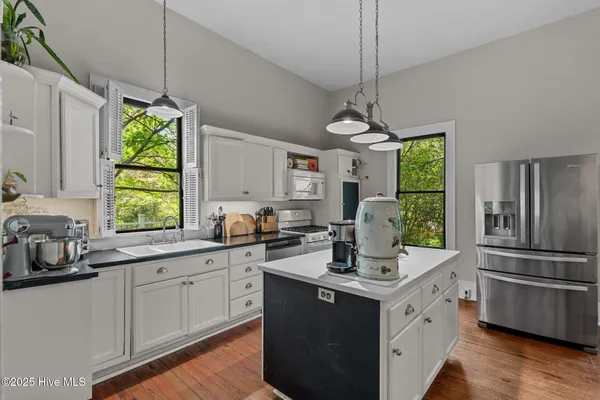 $2,600 | 802 North Poplar Street, Aberdeen, NC 28315