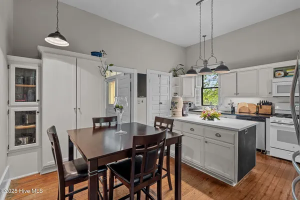 $2,600 | 802 North Poplar Street, Aberdeen, NC 28315