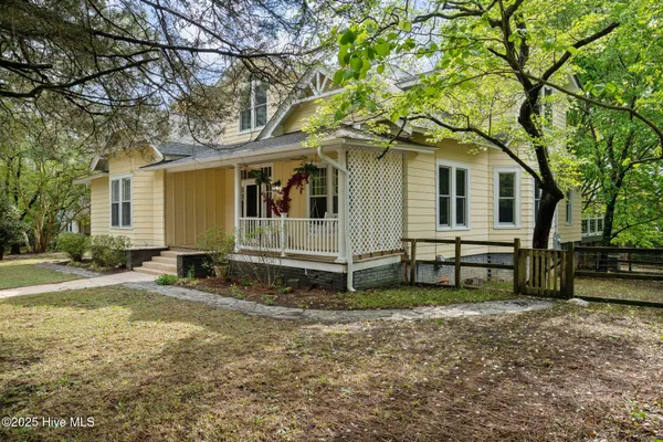 $2,600 | 802 North Poplar Street, Aberdeen, NC 28315