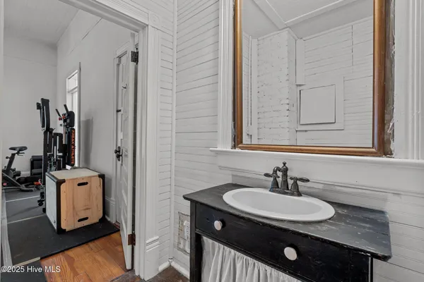 $2,600 | 802 North Poplar Street, Aberdeen, NC 28315