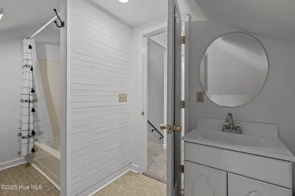 $2,600 | 802 North Poplar Street, Aberdeen, NC 28315