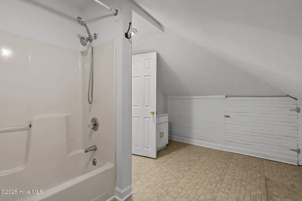 $2,600 | 802 North Poplar Street, Aberdeen, NC 28315