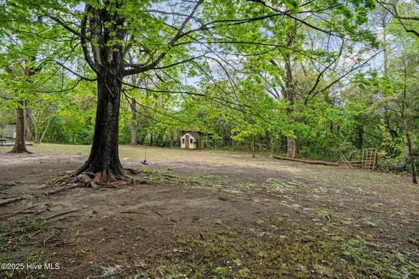 $2,600 | 802 North Poplar Street, Aberdeen, NC 28315