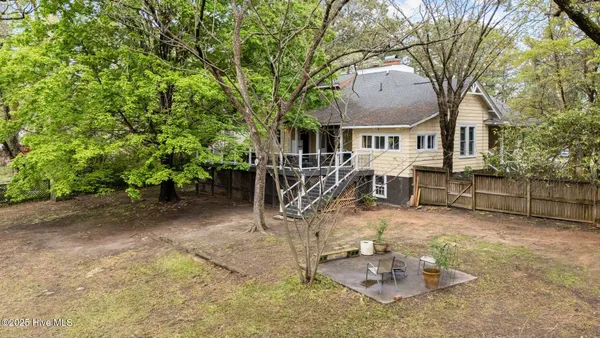 $2,600 | 802 North Poplar Street, Aberdeen, NC 28315