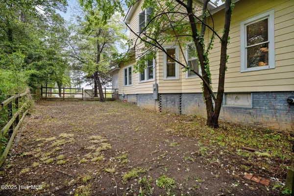 $2,600 | 802 North Poplar Street, Aberdeen, NC 28315