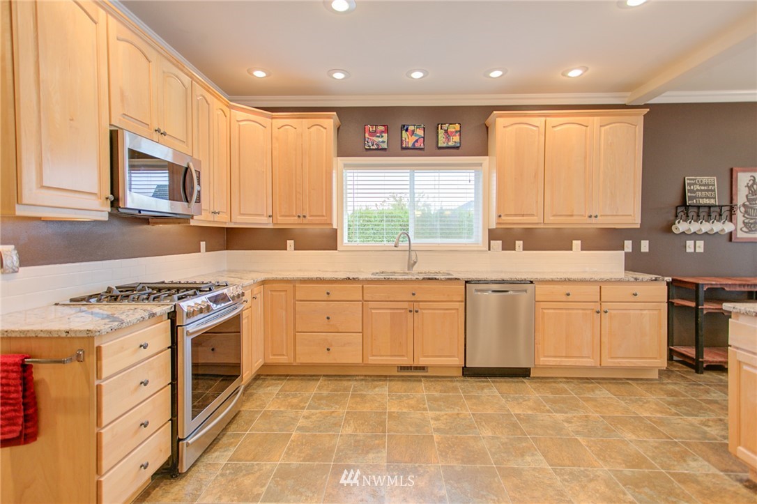 9866 Neppel Road Northeast Moses Lake, WA 98837 - Photo 5 of 32 Gallery Image 5