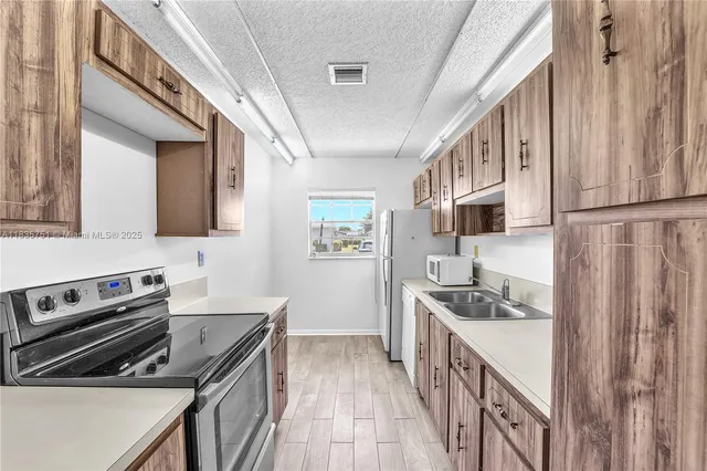 a view of an entrance of the house