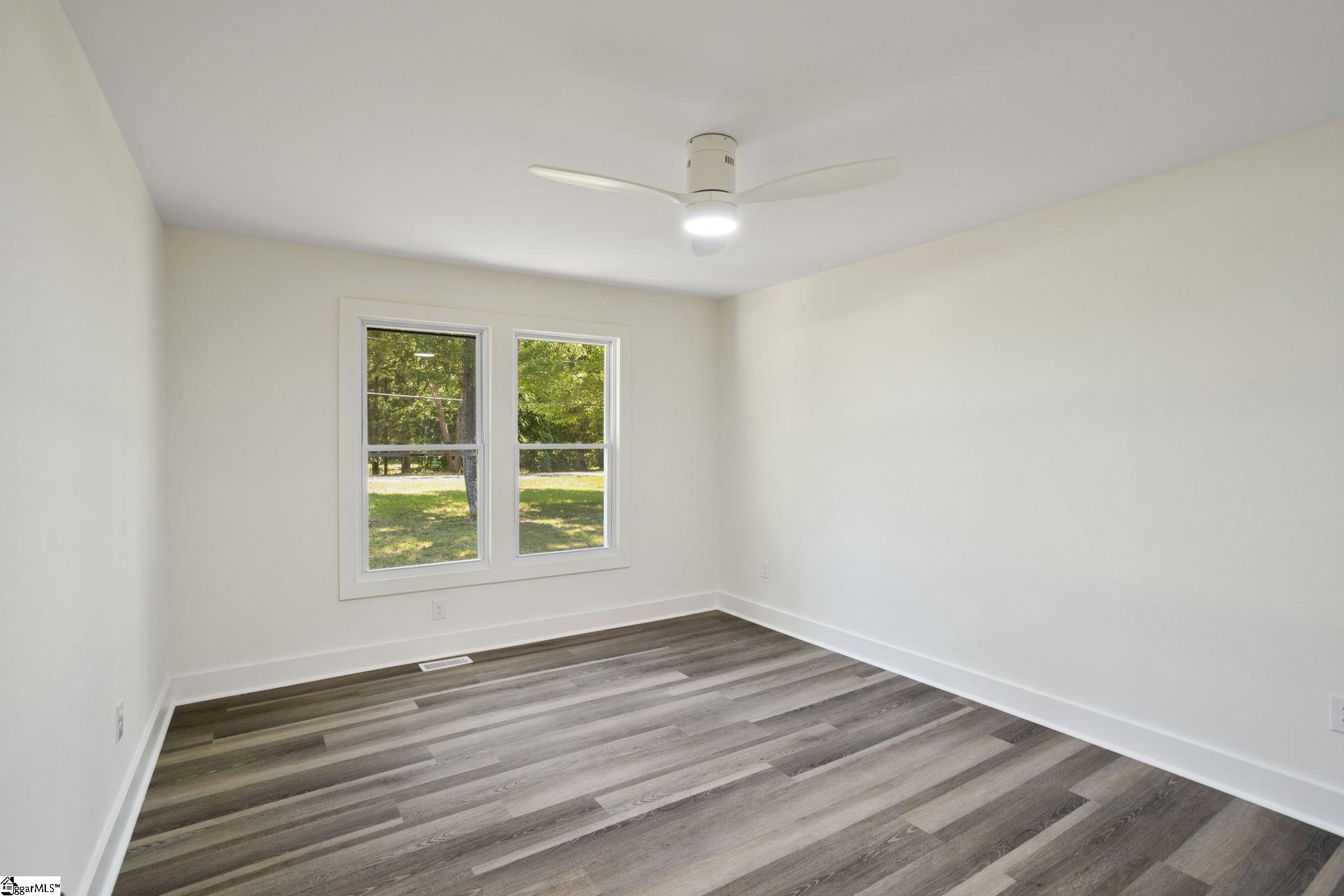 529 East Airport Road Greer, SC 29651 - Photo 15 of 26