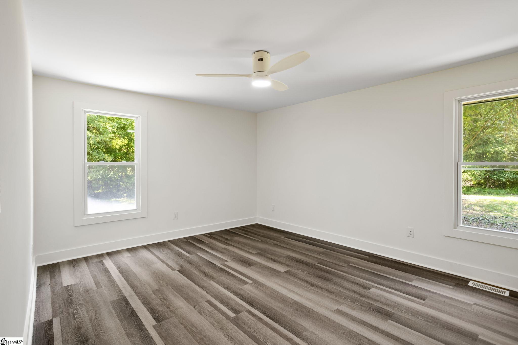 529 East Airport Road Greer, SC 29651 - Photo 17 of 26