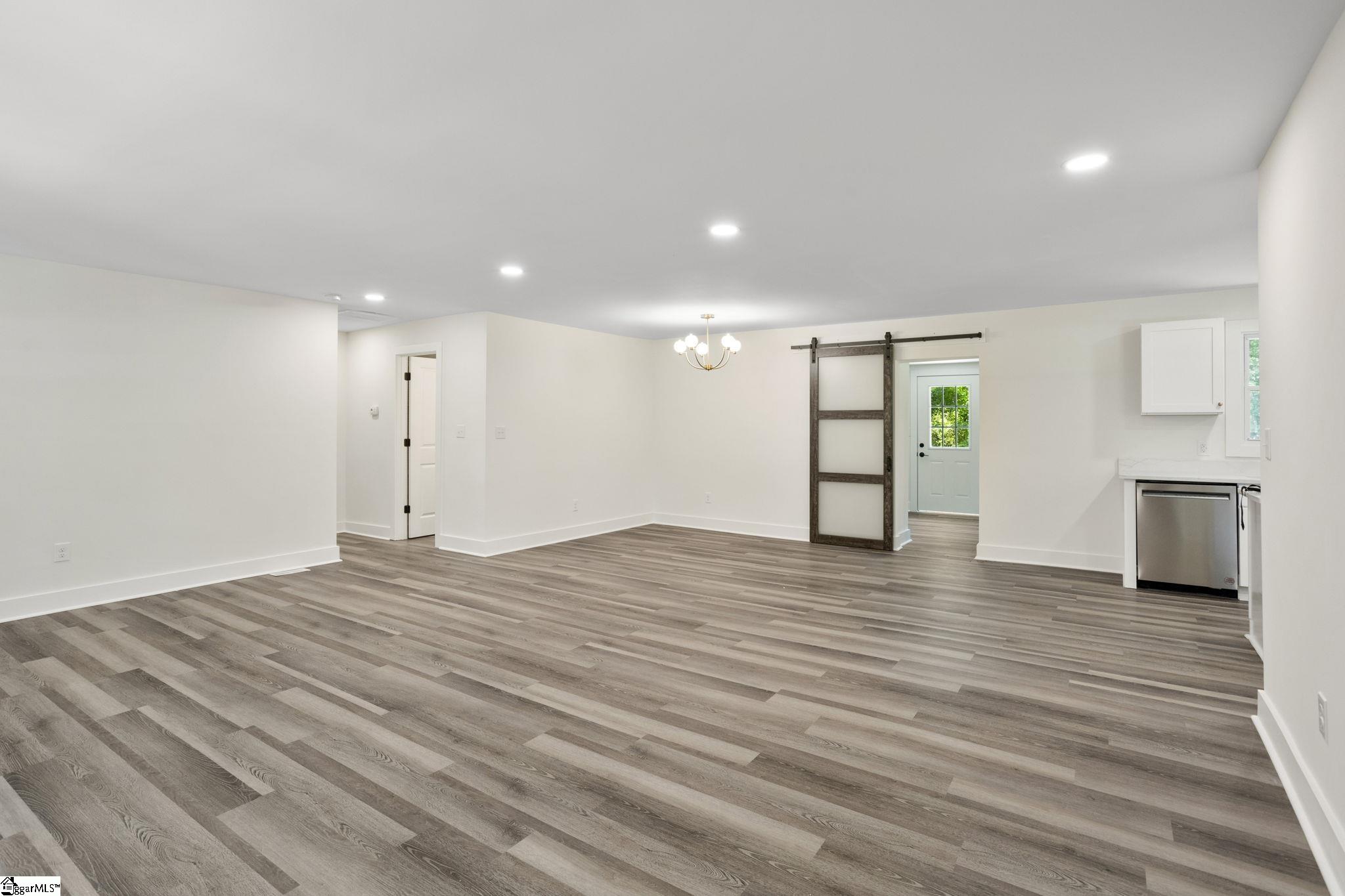 529 East Airport Road Greer, SC 29651 - Photo 5 of 26