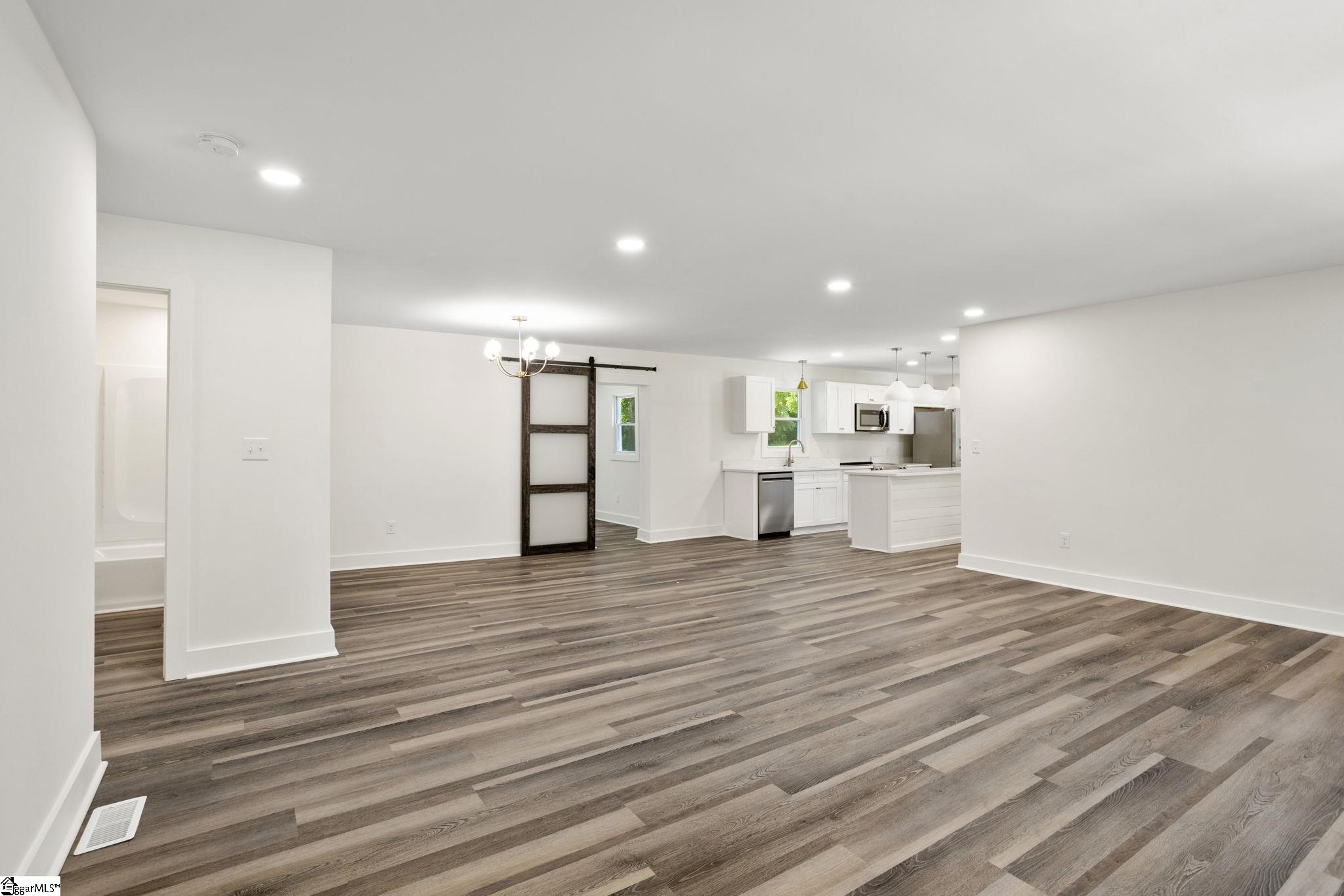 529 East Airport Road Greer, SC 29651 - Photo 6 of 26