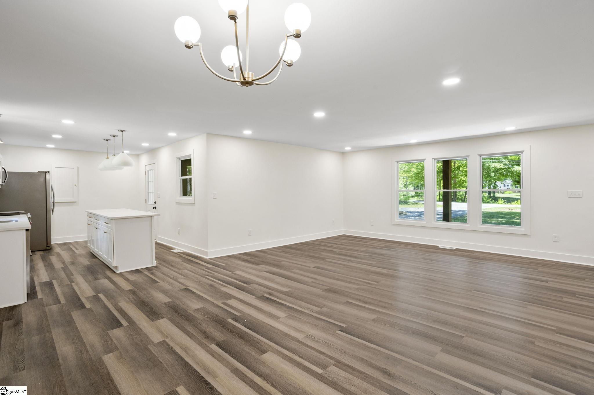 529 East Airport Road Greer, SC 29651 - Photo 7 of 26