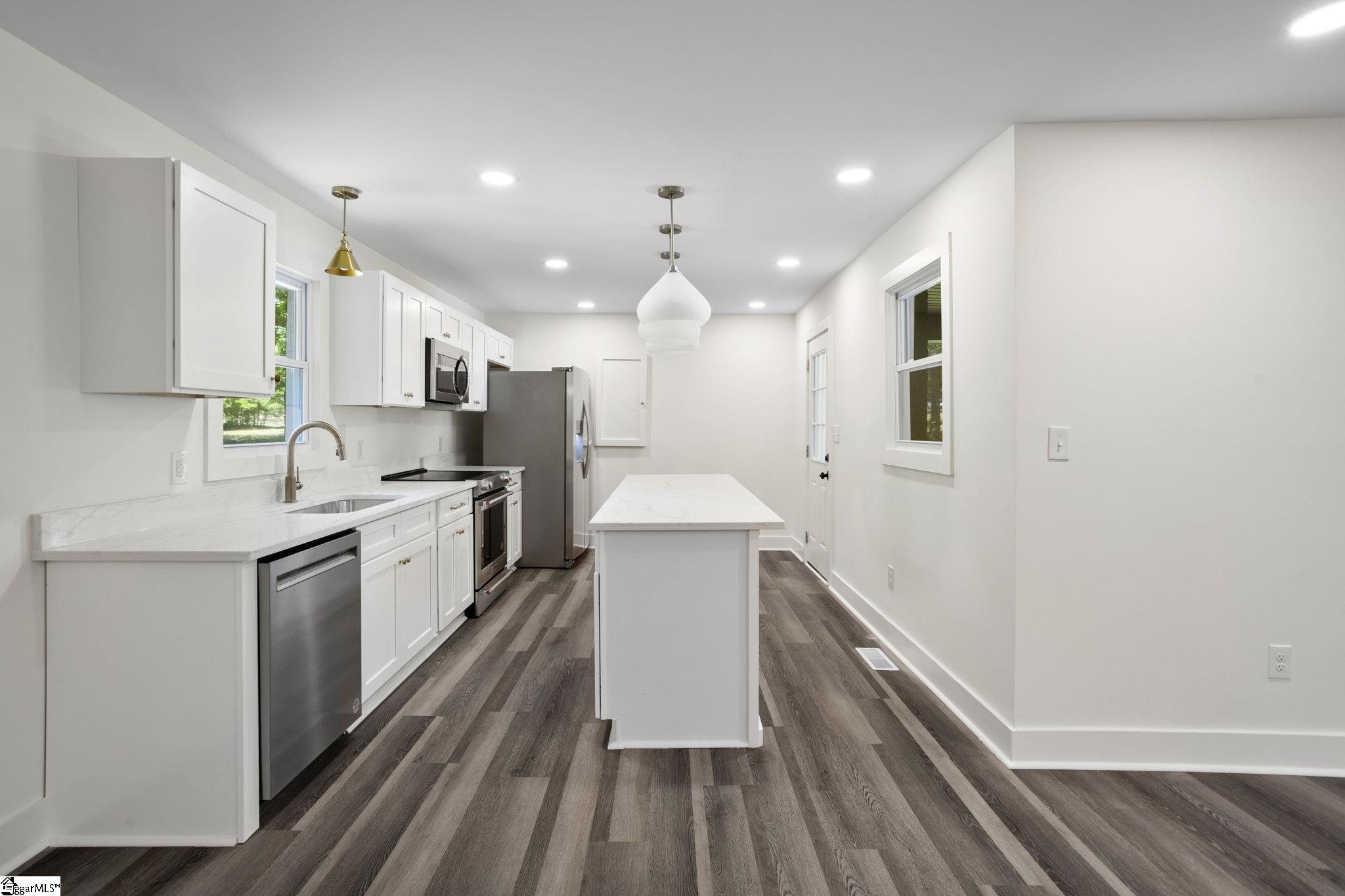 529 East Airport Road Greer, SC 29651 - Photo 9 of 26