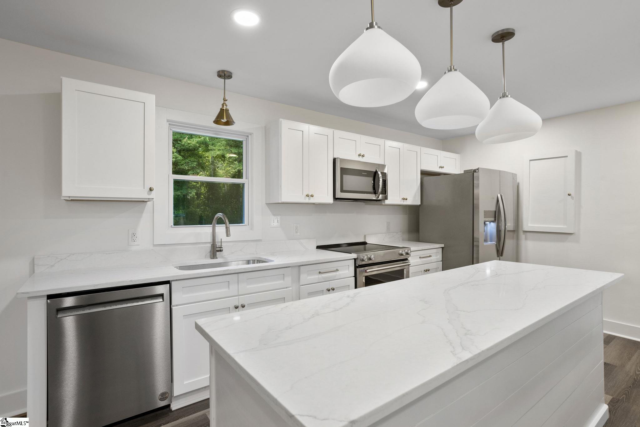 529 East Airport Road Greer, SC 29651 - Photo 10 of 26