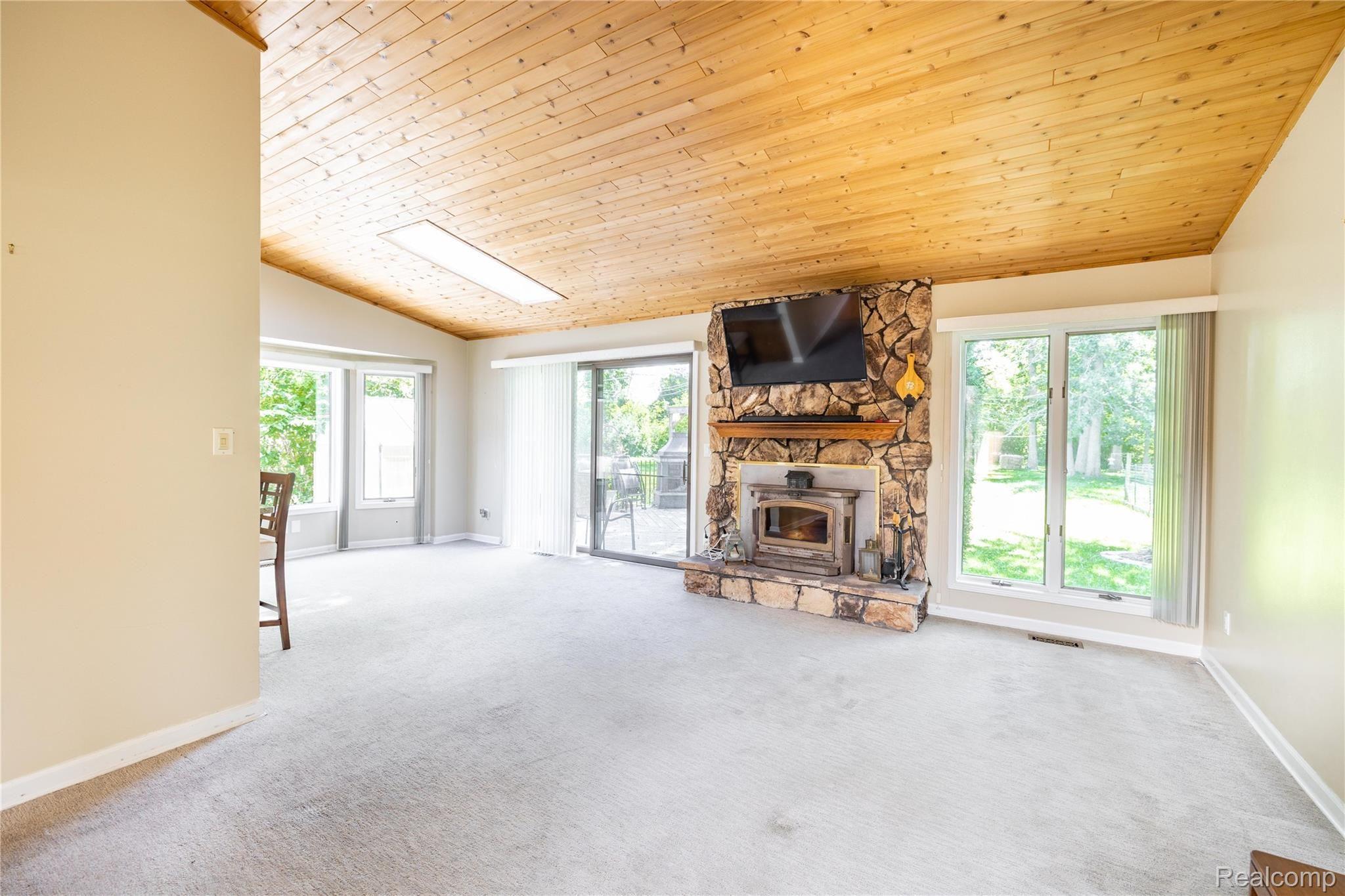 8653 Lake Road Grosse Ile, MI 48138 - Photo 5 of 34 8653 Lake Rd, Grosse Ile - Main Living Room