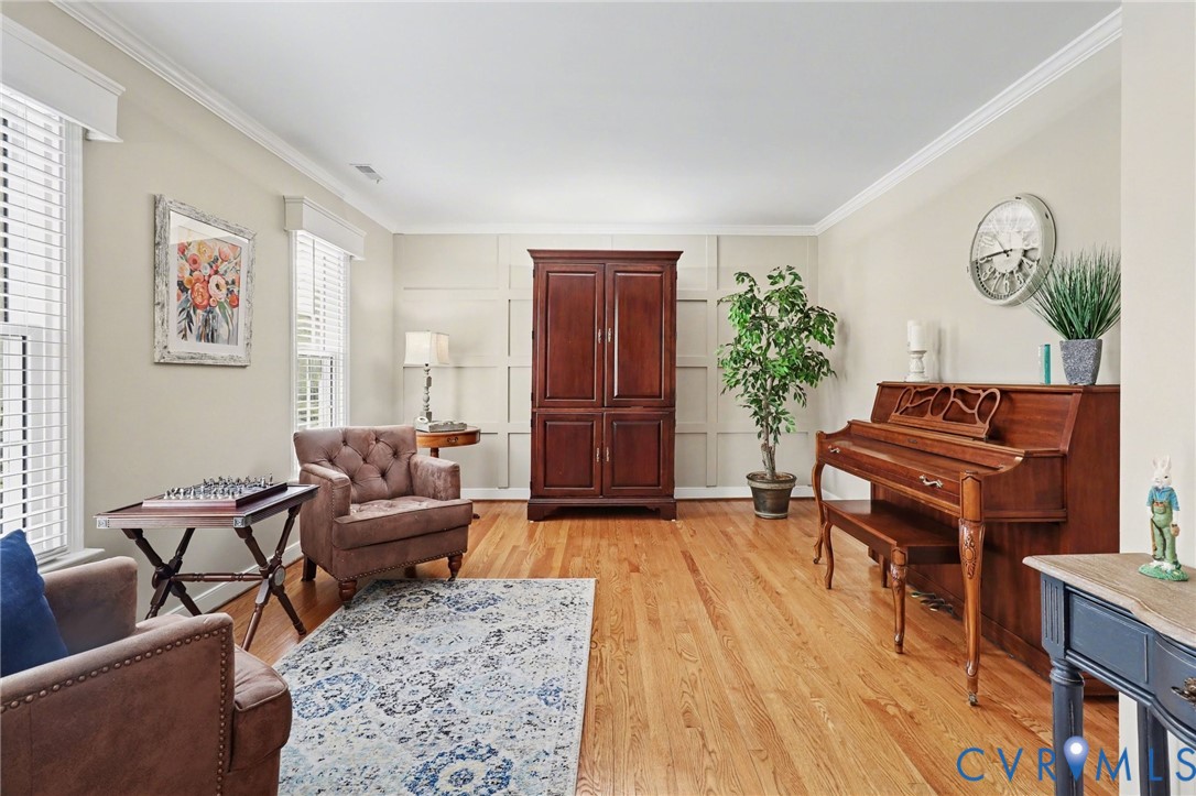 548 Glenmeadow Road Midlothian, VA 23114 - Photo 3 of 31 a living room with furniture and a potted plant