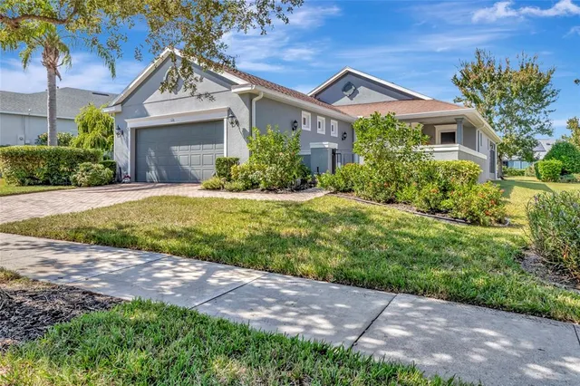 a view of a house with backyard and garden