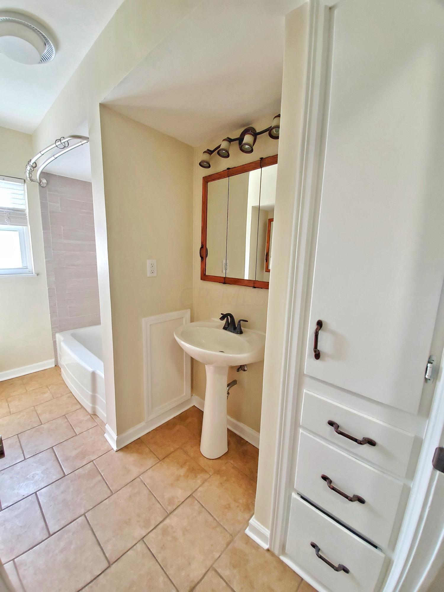 514 Enfield Road Columbus, OH 43209 - Photo 18 of 42