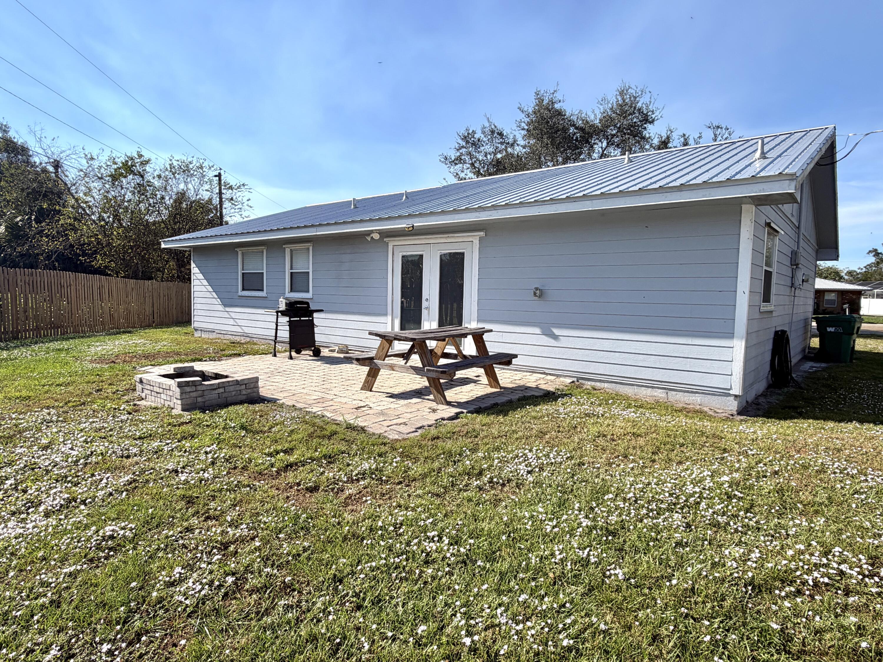 180 Southwest 21st Avenue Okeechobee, FL 34974 - Photo 3 of 21 a house view with a garden space