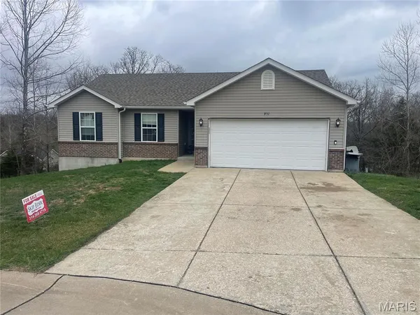 $279,000 | 931 Winston Court, Hillsboro, MO 63050